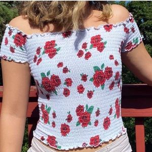 Hollister roses white top